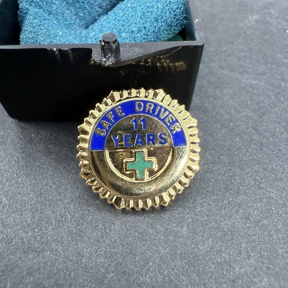 NATIONAL SAFETY COUNCIL 11 YEAR SAFE DRIVER AWARD Trucker Pinback Pin
